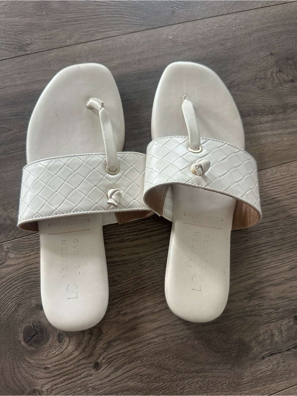 Lauren Ralph Lauren Cream Quilted Toe-Loop Slide Sandals